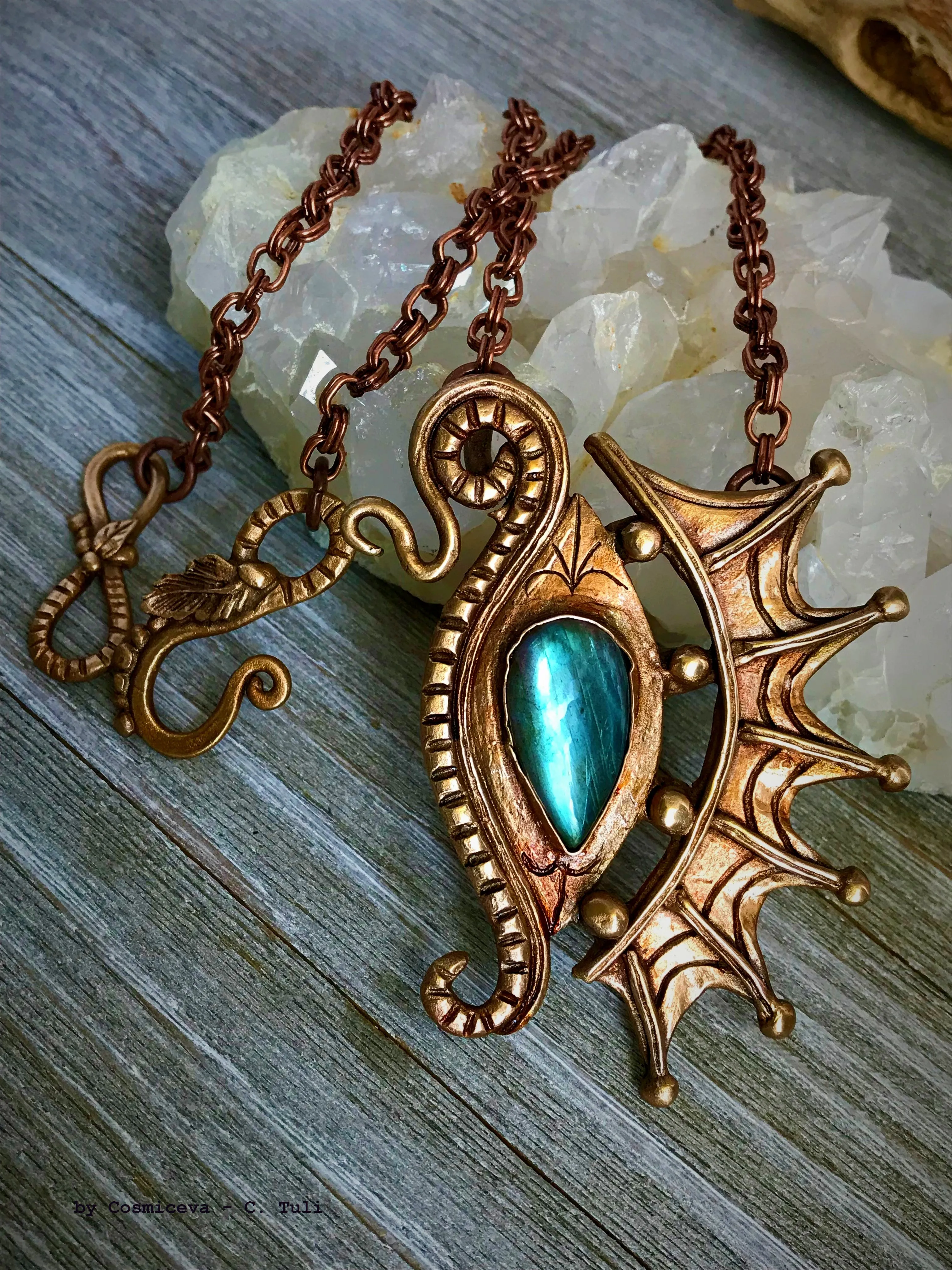 1013 The Eye Of The Dragon Bronze Necklace Pendant With Flashy Labradorite