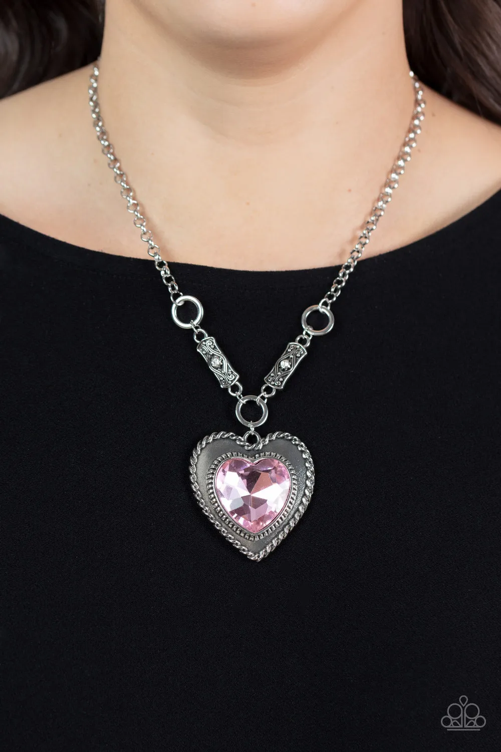 Paparazzi Heart Full of Fabulous - Pink Heart Gem Necklace